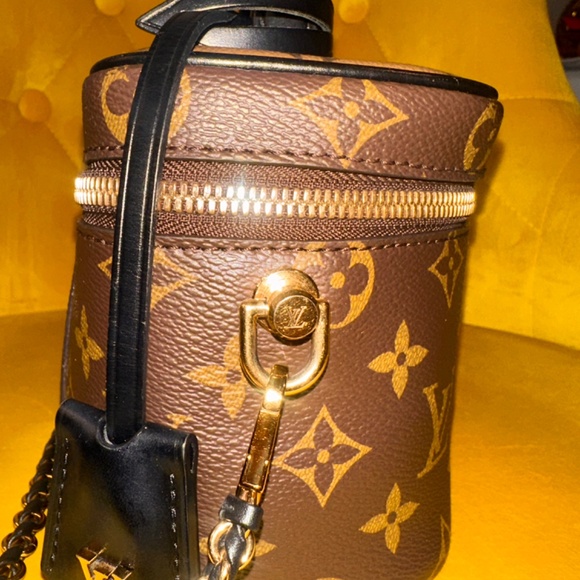 Louis Vuitton Bucket - Picture 8 of 14